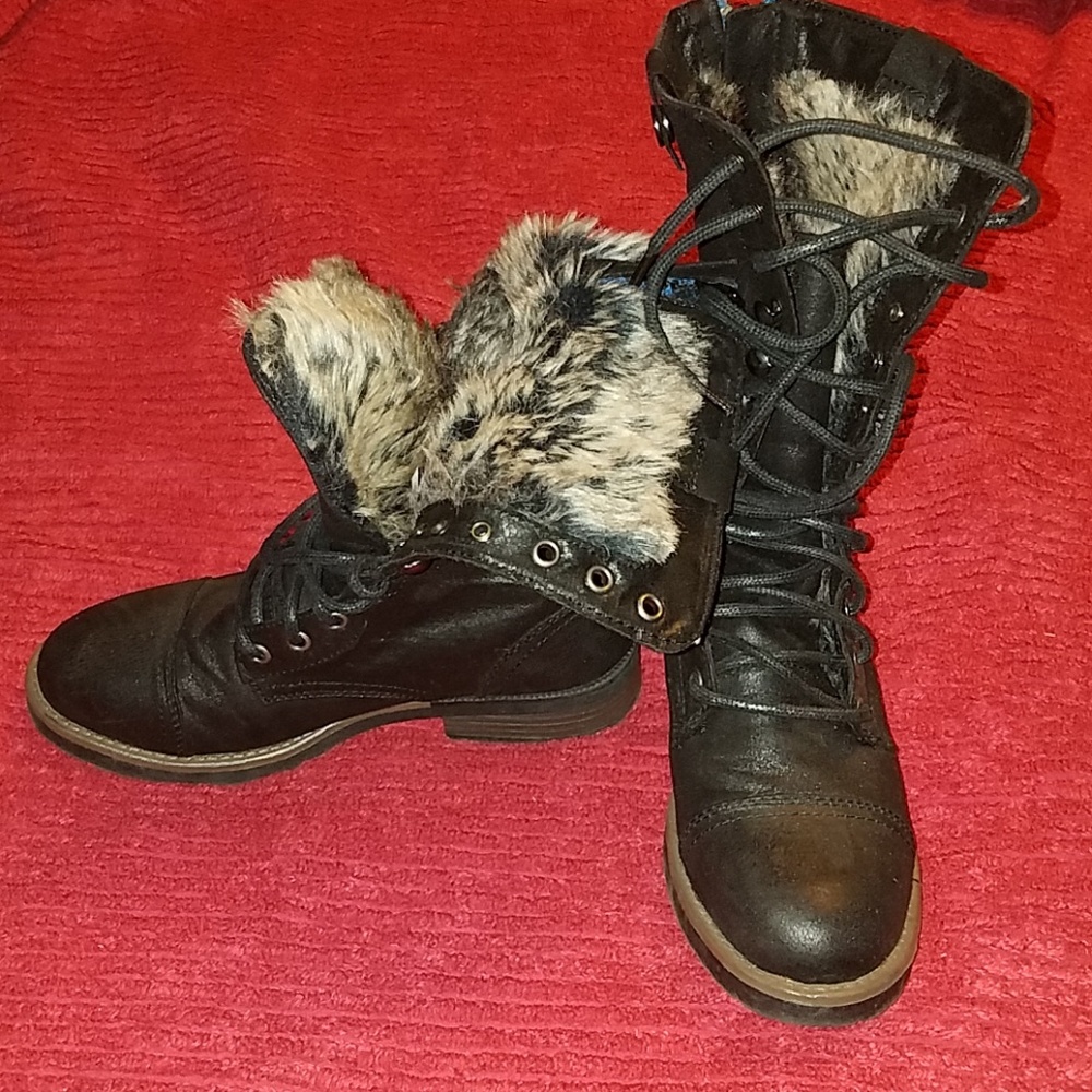 AEO black combat boots with fur lining